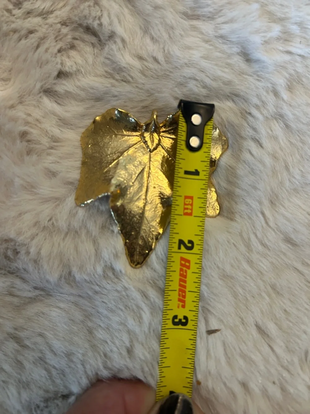 Gold plated leaf pendant for necklace - Picture 9 of 10